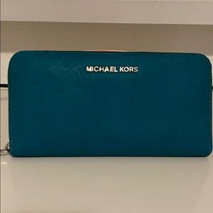 MICHAEL KORS WORLD TRAVELER WALLET